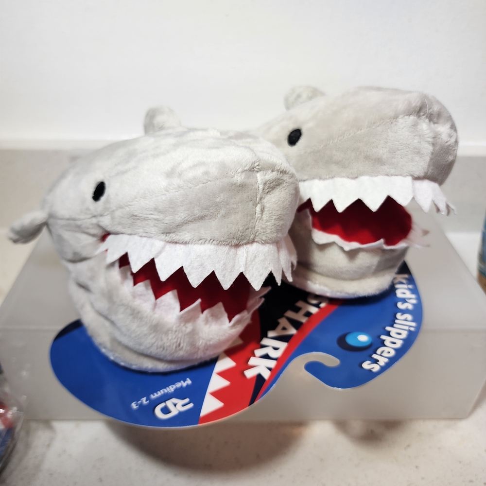Kids Shark Plush Slippers 3D Size Medium 2-3 Toddler New With Tags - Gray